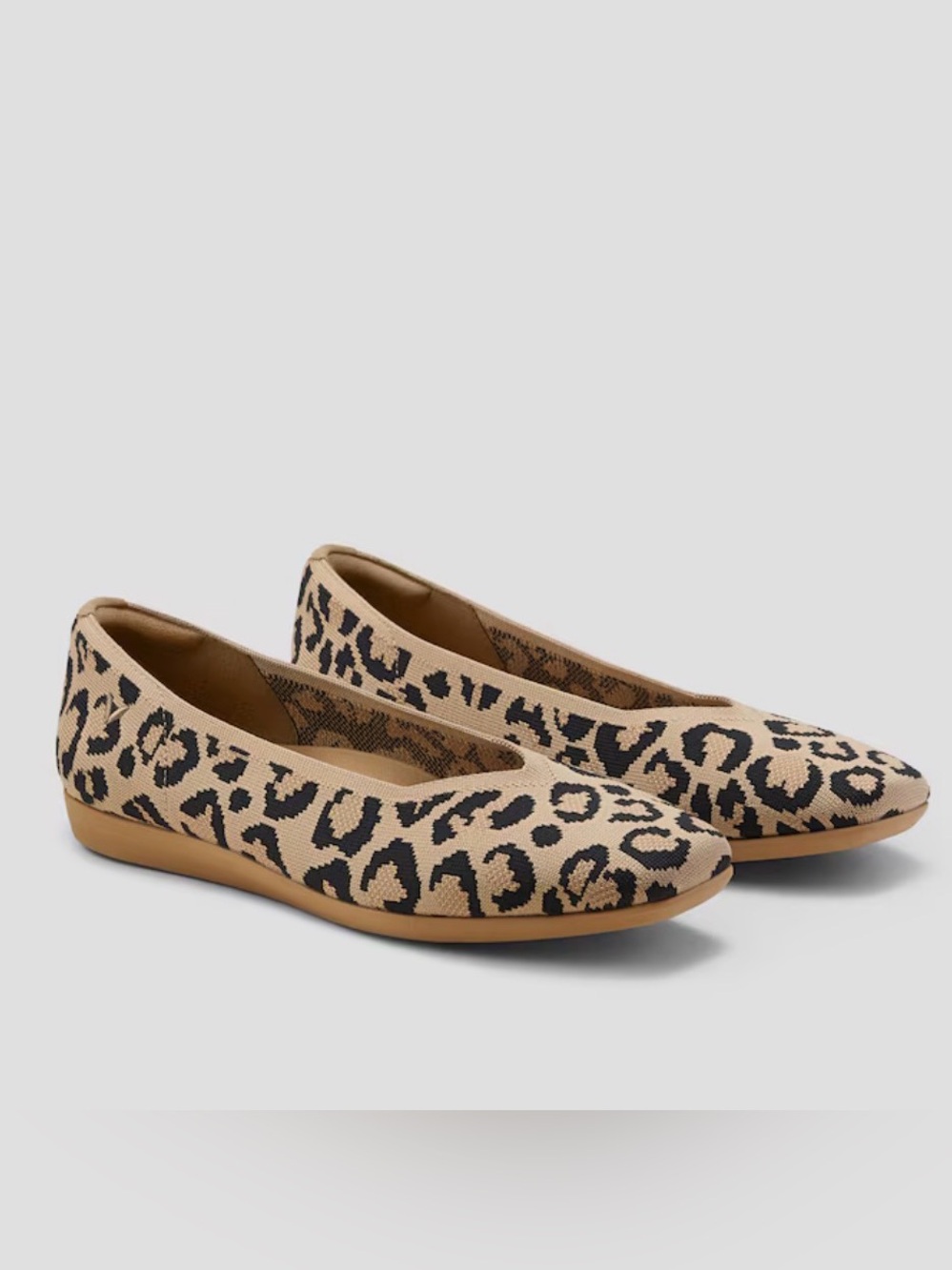 Lightweight Square-Toe V-Cut Flats (Margot Walker) Size 39